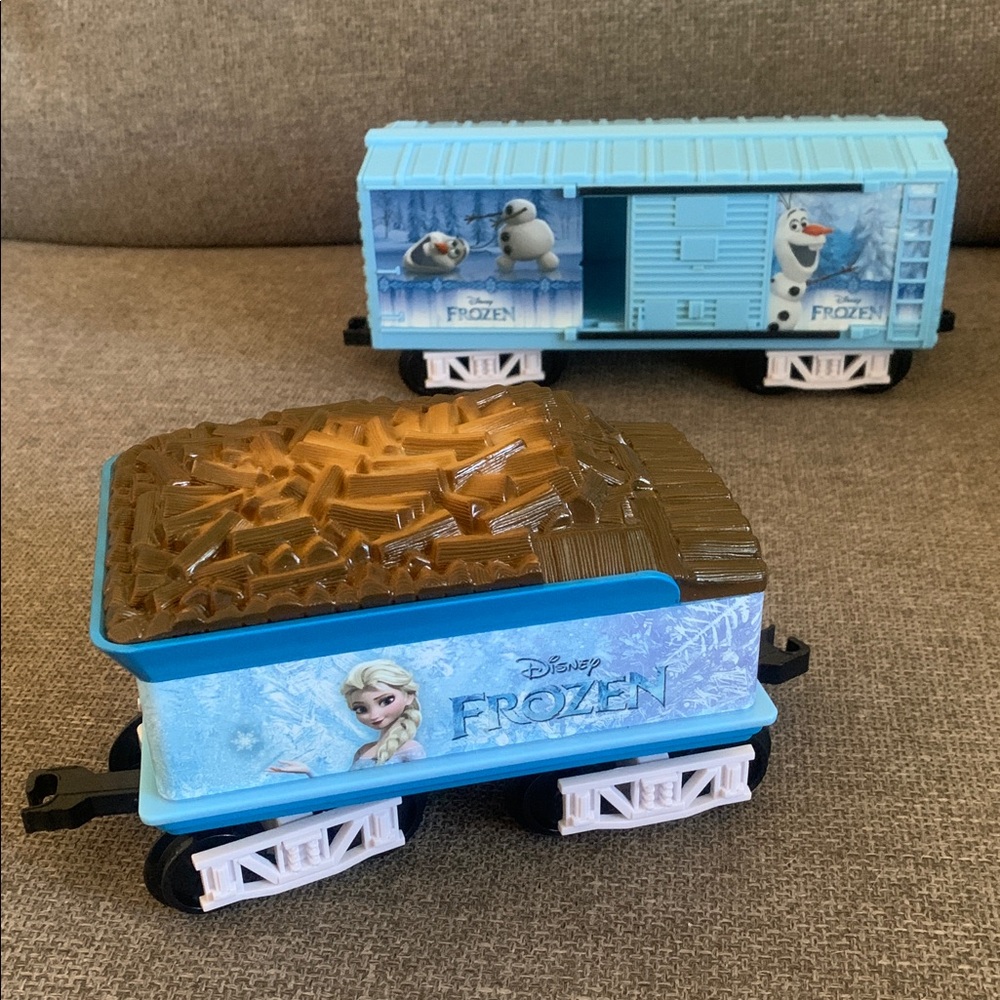 Disney Frozen Trains 9” Cargo Boxcar and 6” Woodcar